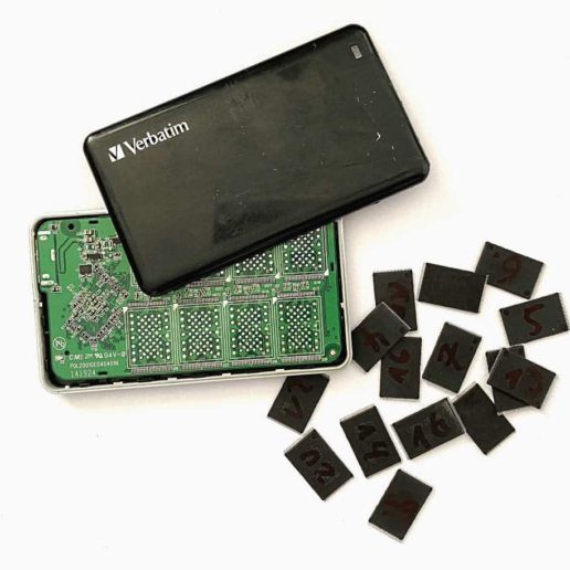 Defekte SSD mit abgelöteten Speicherchips