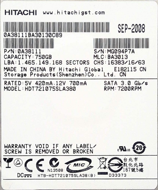 Label einer Festplatte der Marke Hitachi