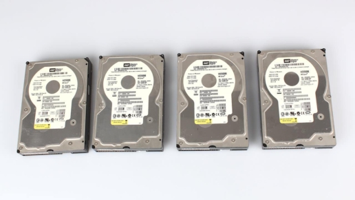 RAID 1 Array besteht aus mehreren HDDs