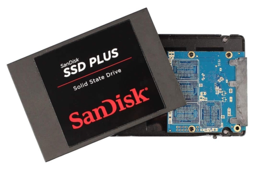 defekte SSD zur Datenwiederherstellung geöffnet