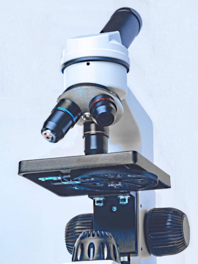 Diagnose durch Mikroskop bei Datenrettung Leipzig