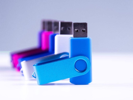 USB-Sticks mit unterschiedlichen Defekten