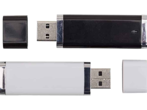 USB Sticks in schwarz und weiß
